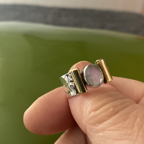 Ladies .925 sterling silvering with a little gold on the sides. Size 8 1/2 - 9 ? - Picture 5 of 14